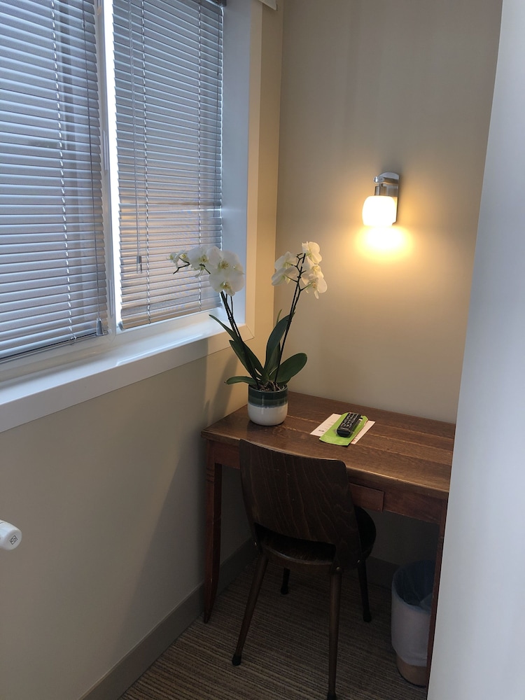 Hotel Moderna 50/50