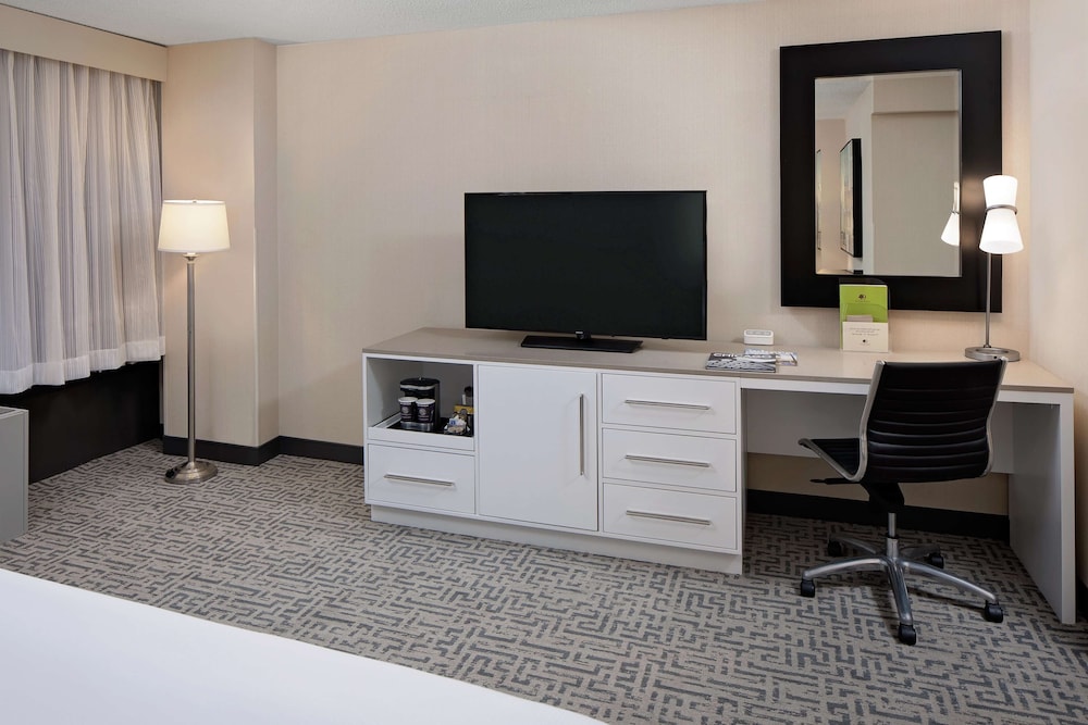 DoubleTree by Hilton Hotel Chicago Magnificent Mile 63/79