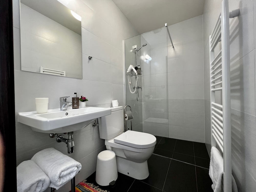 Hotel Shato 49/49