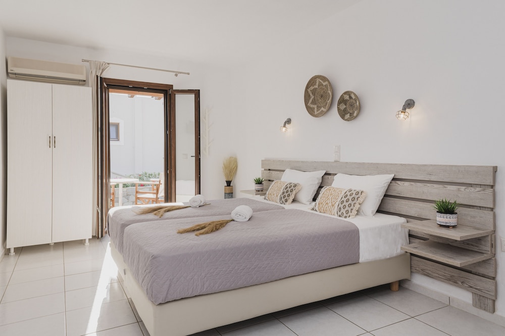 Petros Studios and Suites 29/81