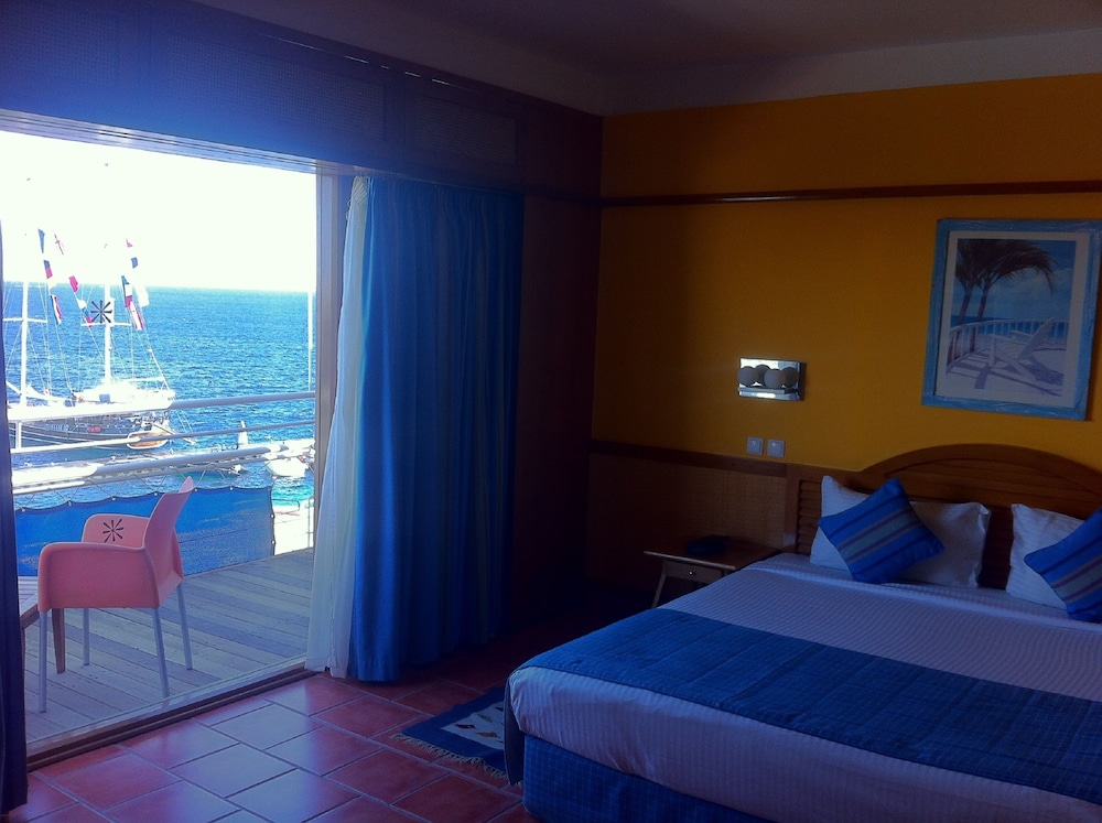 STANDARD, TWIN BEDS, GARDEN VIEW