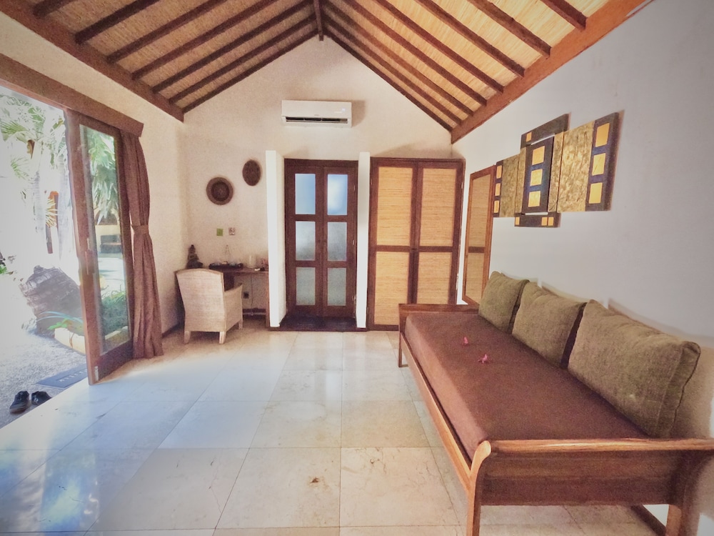 Laguna Gili Beach Resort 40/60