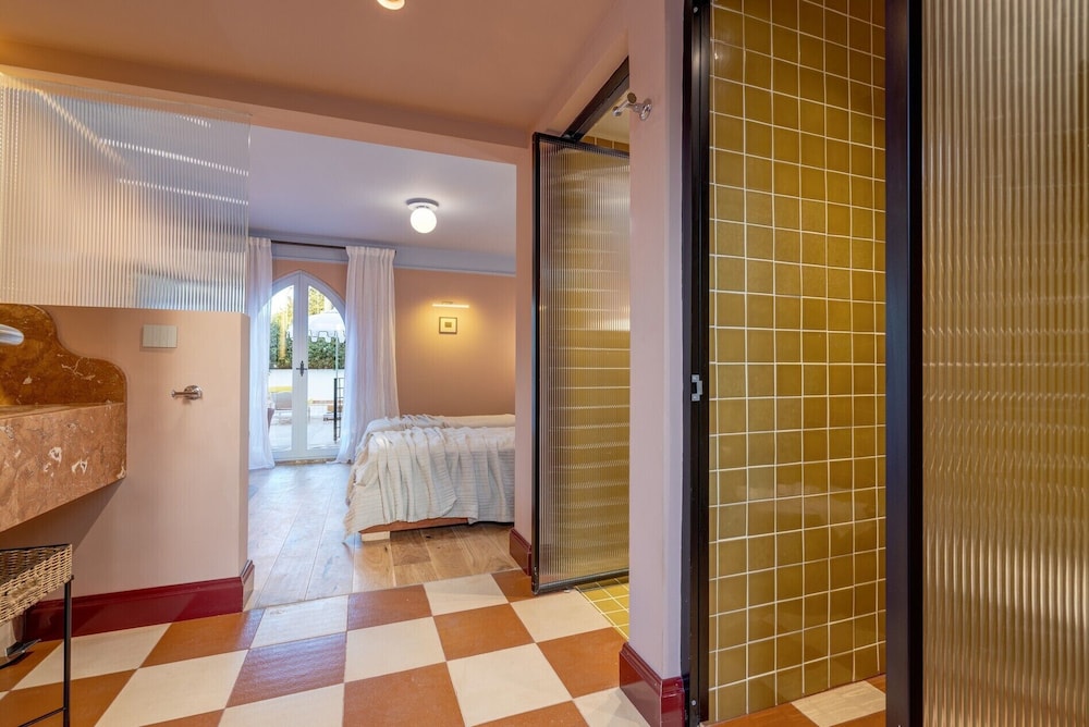 Yonca Anjelika Otel +12 49/50