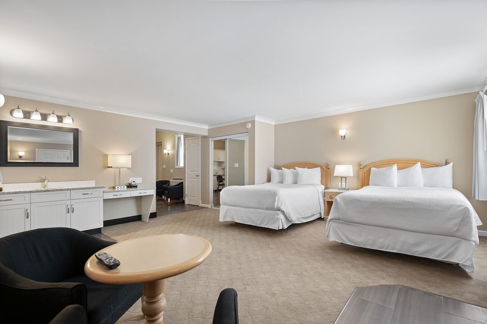 Residential, Executive, Suite, 1 King and 2 Queen Beds