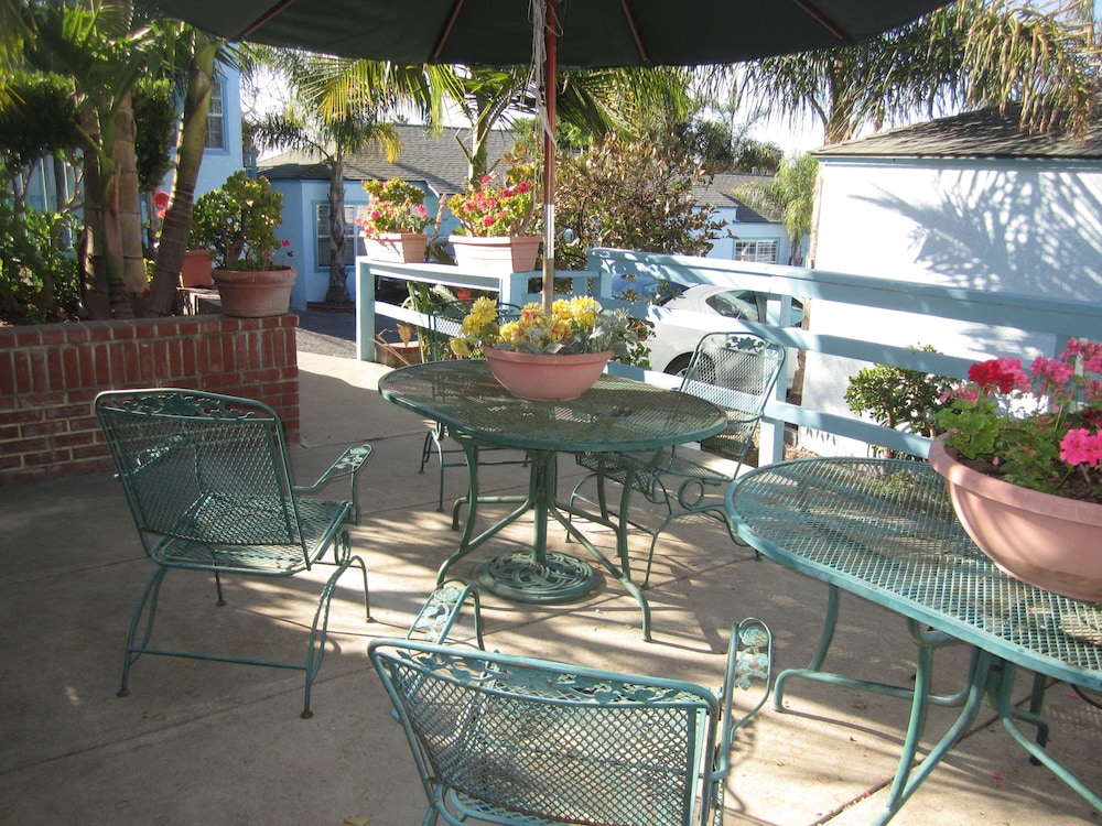 The Palomar Inn 40/61