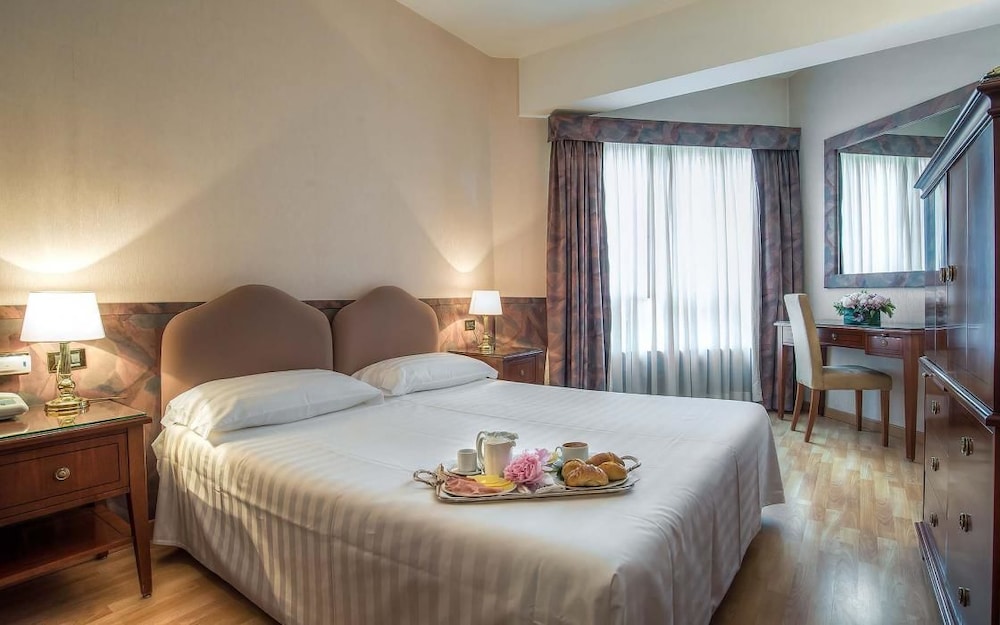Mini Palace Hotel 14/64