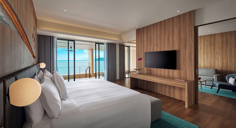 Premier Ocean View Suite with Private Pool