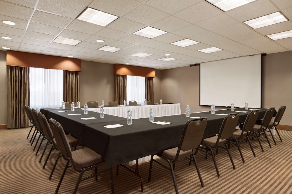 Hampton Inn And Suites Phoenix Glendale Westgate Az 51/65