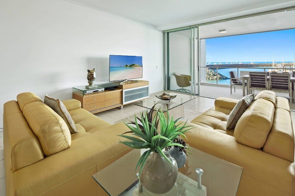 Peninsula Airlie Beach 35/50