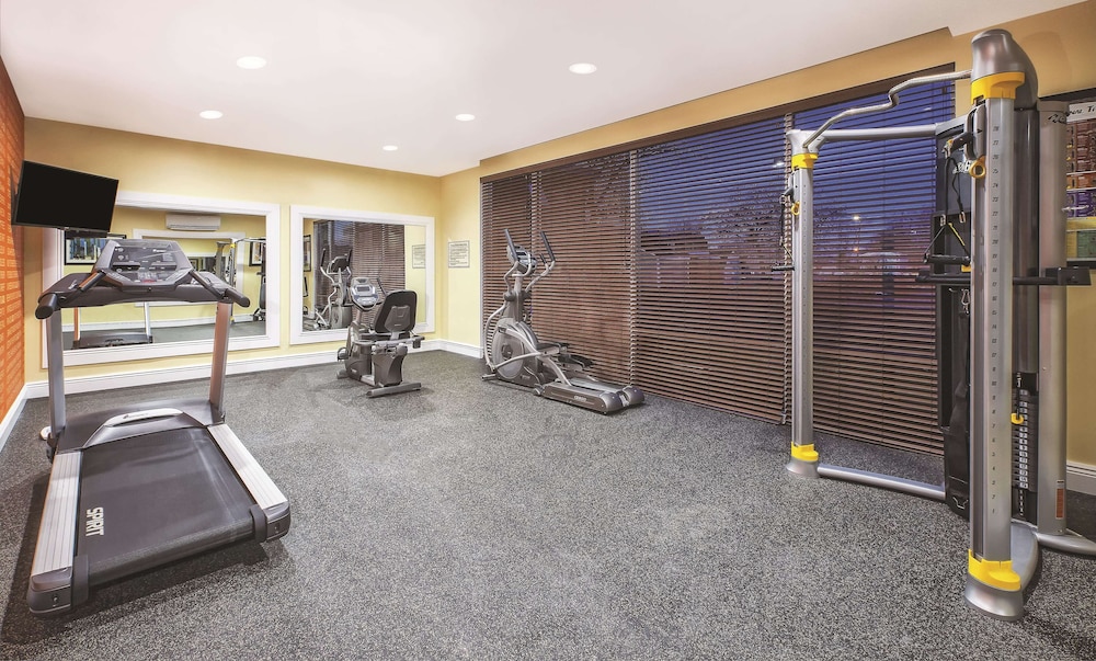 La Quinta Inn And Suites By Wyndham Niagara Falls 15/27