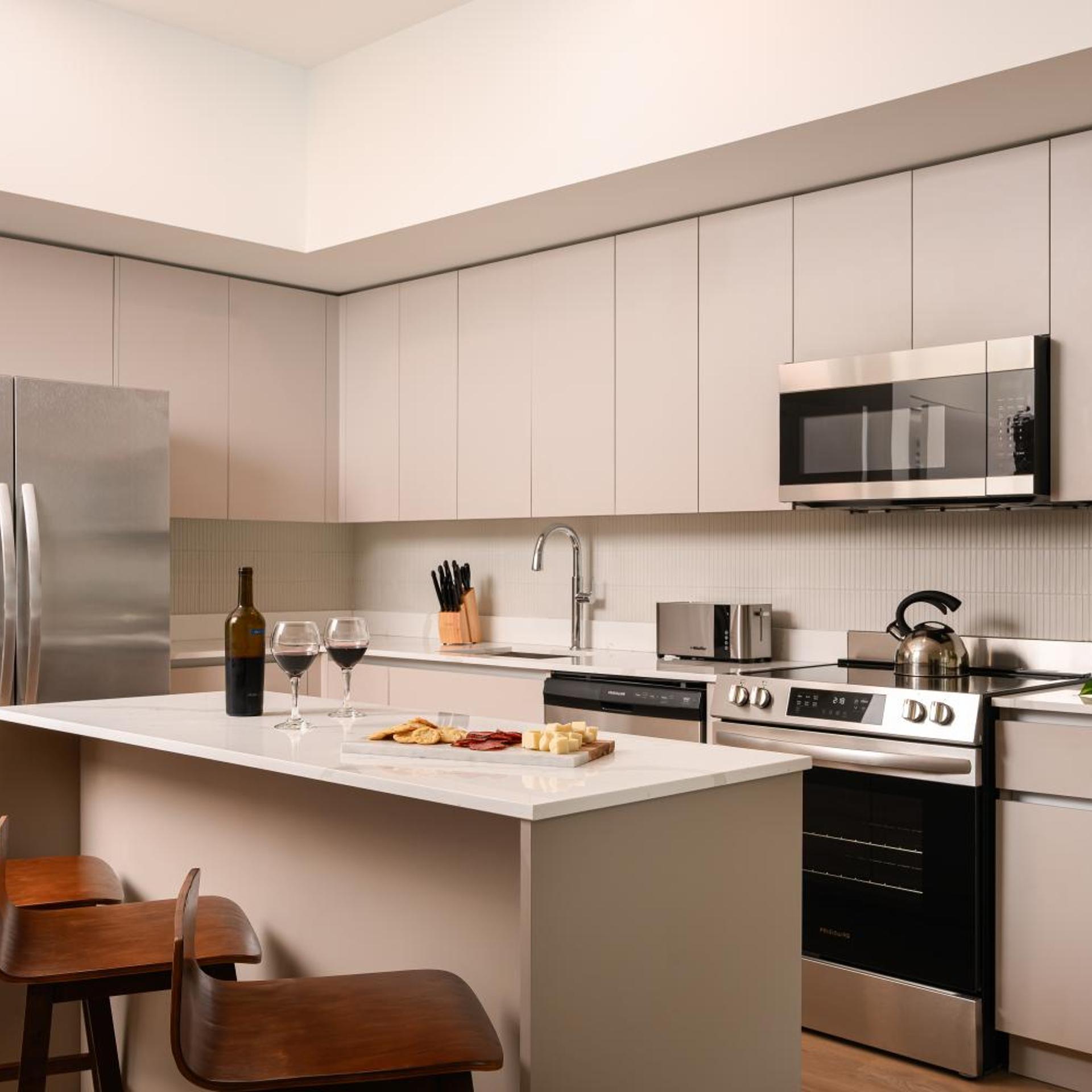 Sense28 Edgewater, an AvantStay Hotel 43/49