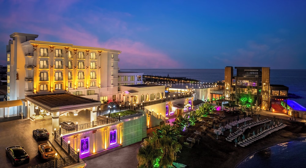Les Ambassadeurs Marina Hotel Casino 1/50