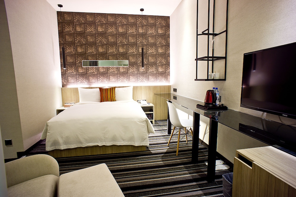 VIA HOTEL ZHONGXIAO 20/25