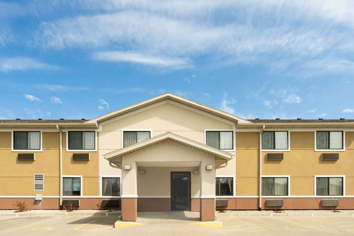 Super 8 by Wyndham Fond Du Lac 3/20