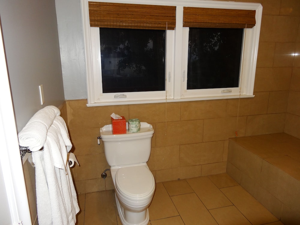 Balboa Inn 25/73