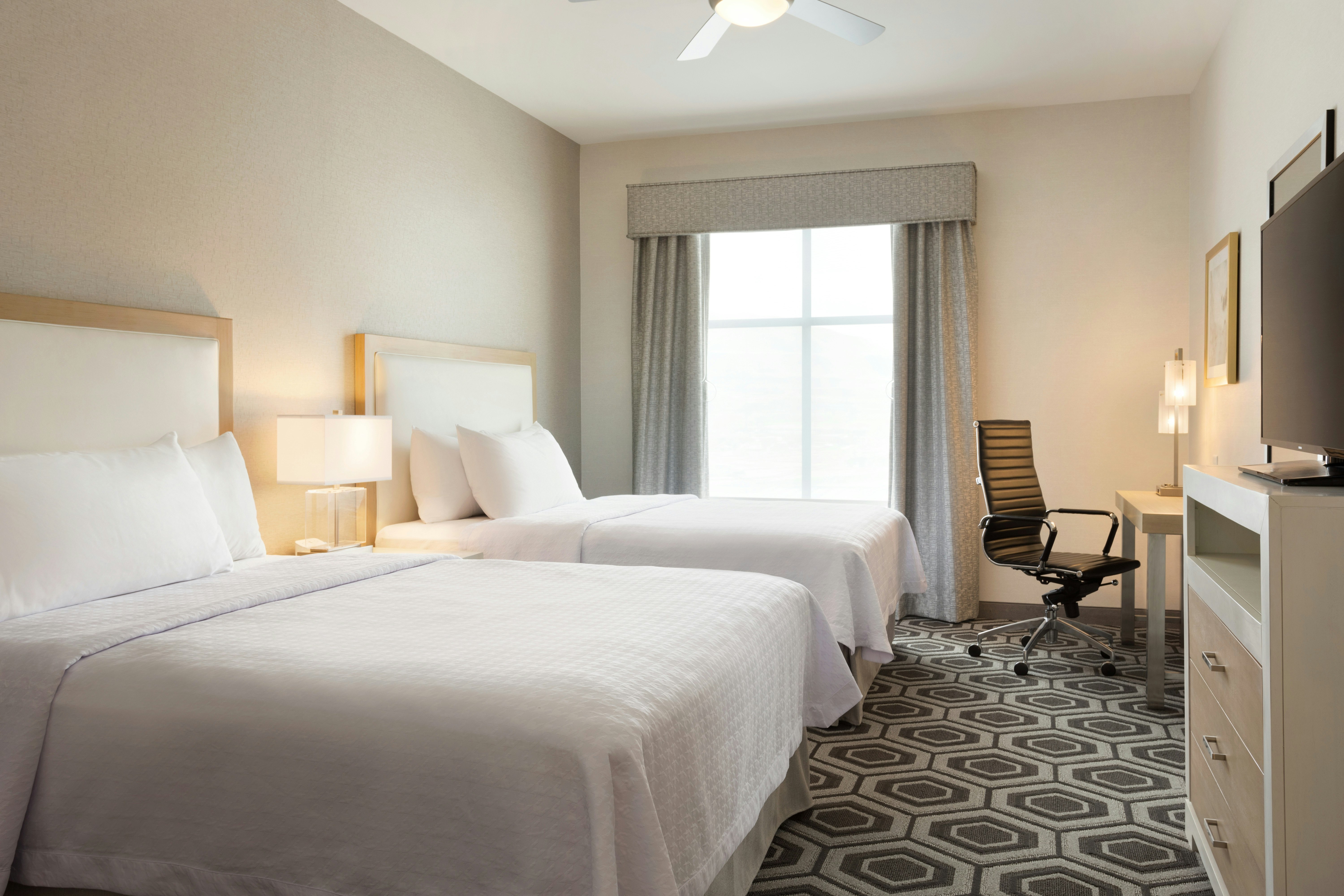 Suite, 2 Queen Beds, Accessible