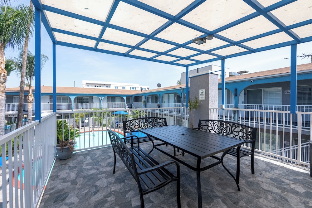 Hollywood City Inn 48/60