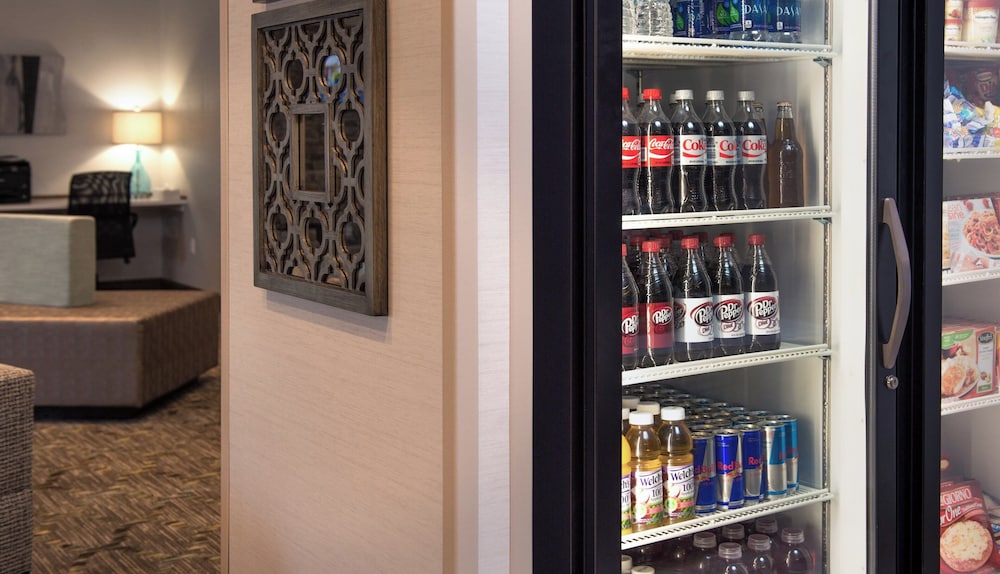 Holiday Inn Express Le Claire Riverfront-Davenport 30/66