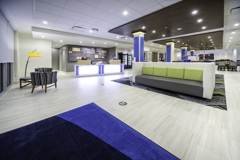 Holiday Inn Express & Suites Fort Myers Airport 10/54