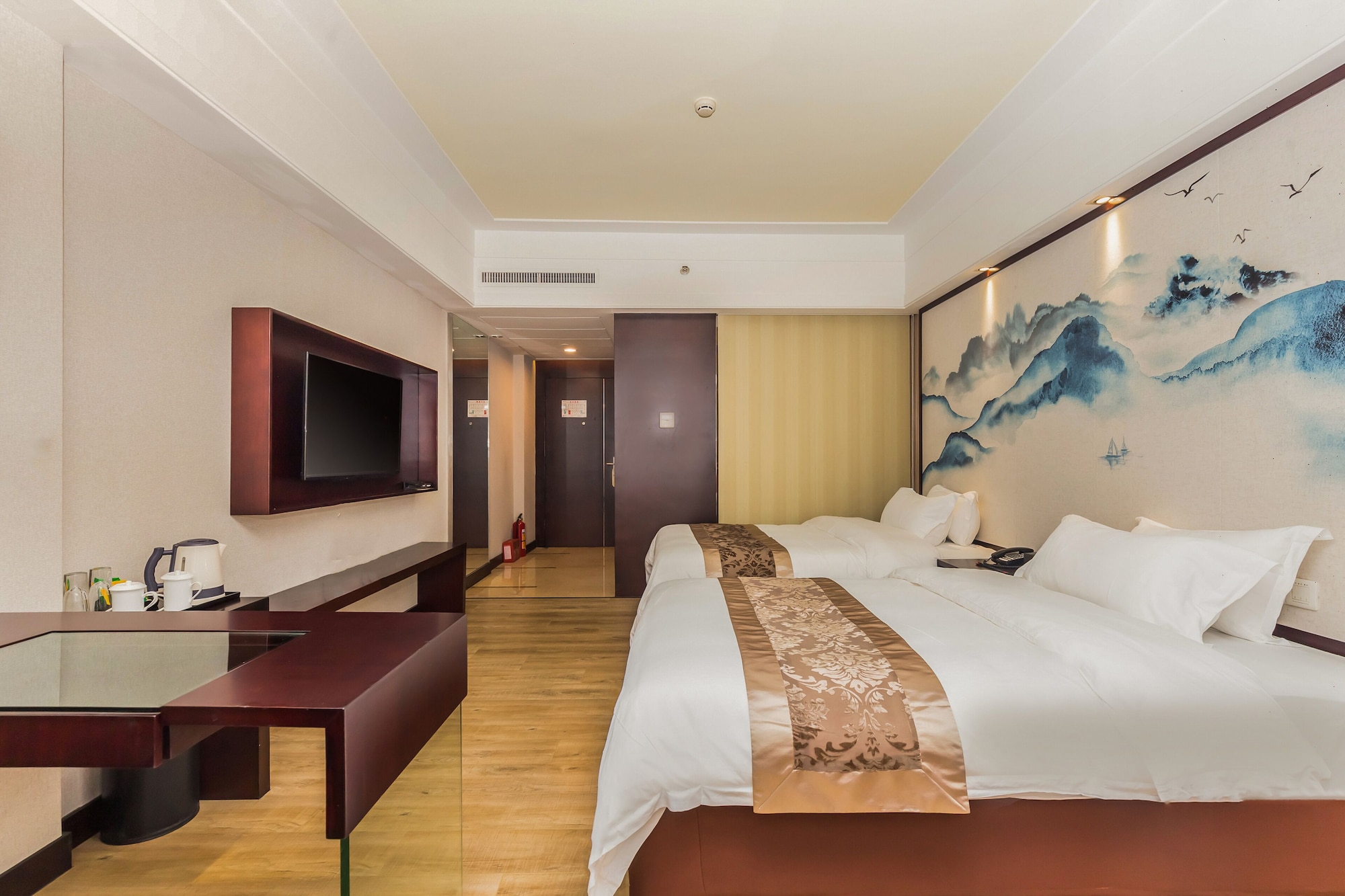 DELUXE, TWIN BEDS