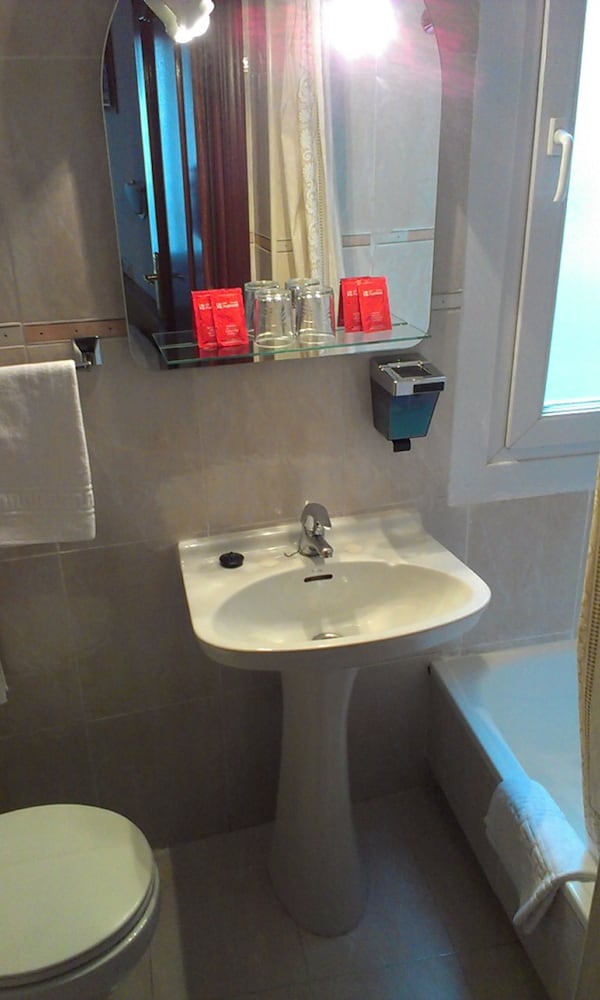 Hostal Zamora 37/39