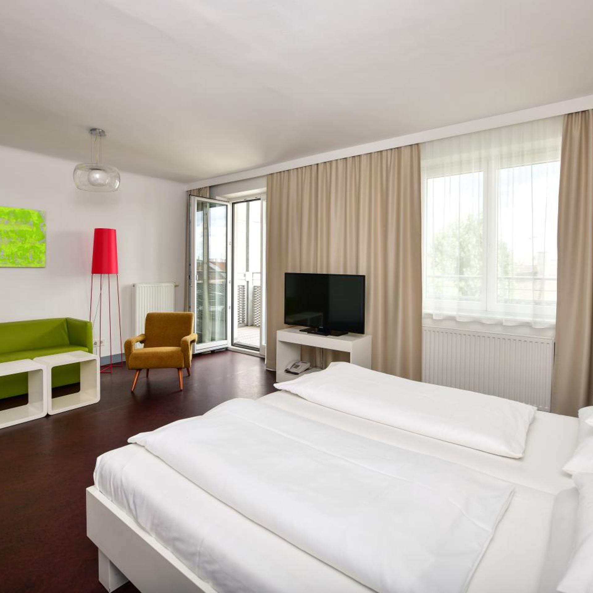 غرفة بسرير مزدوج بشرفة، Stanys - Das Apartmenthotel 4/8