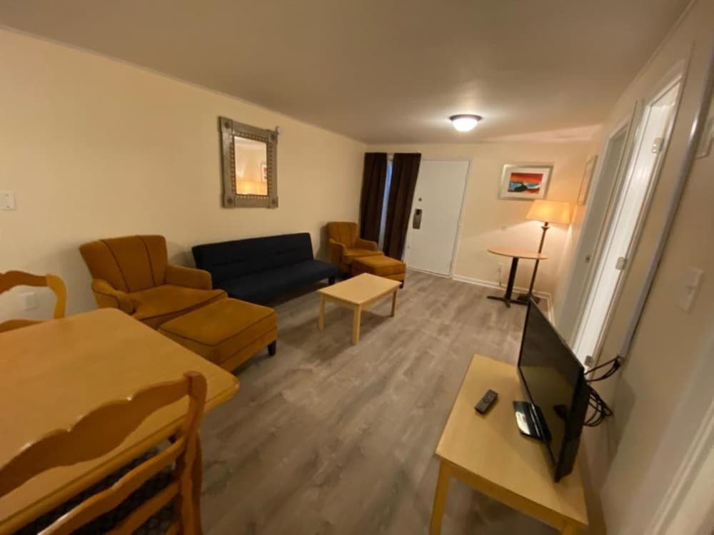 Oceanfront Twilight Surf Hotel 12/23