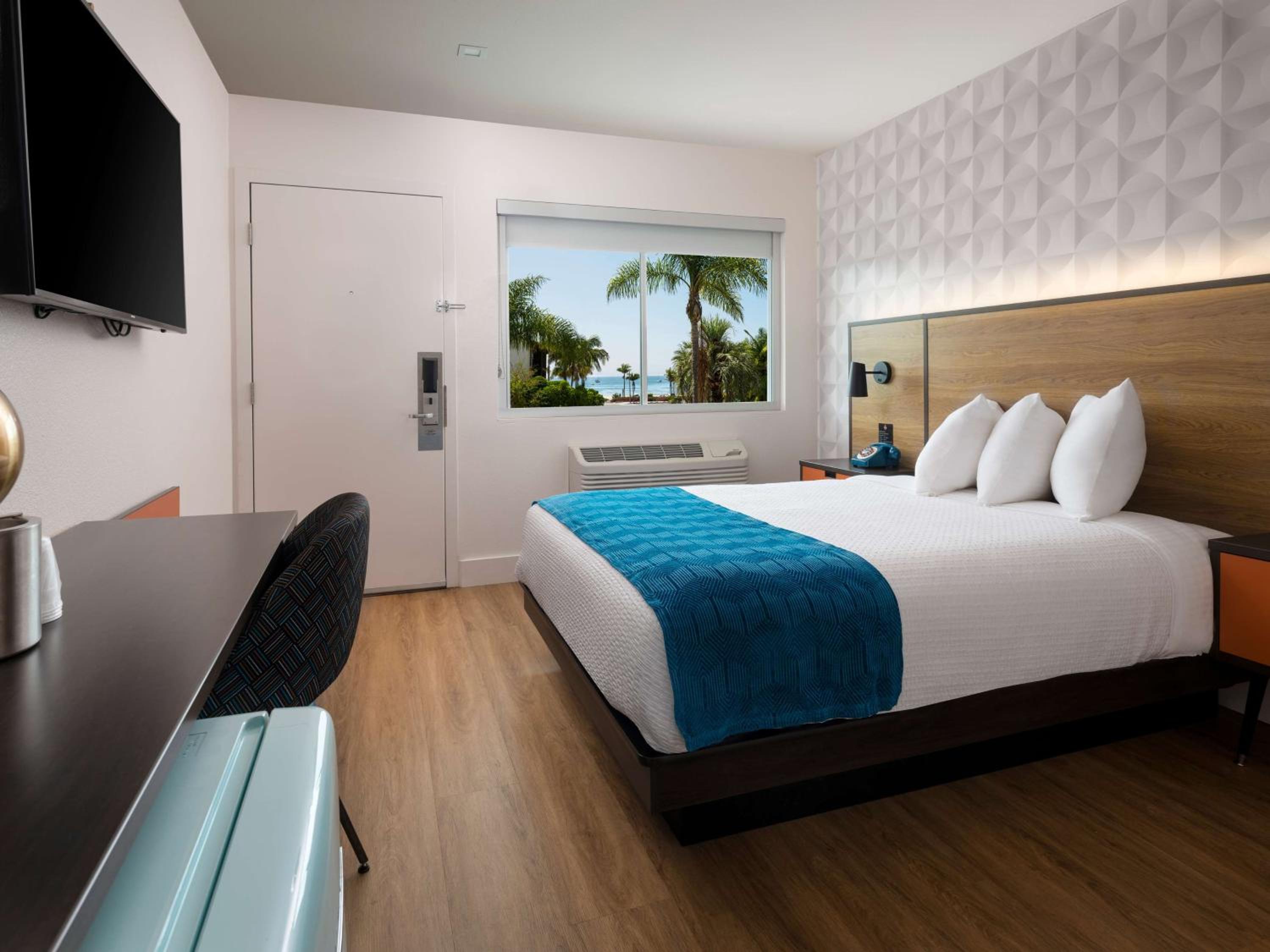 Deluxe, Queen Bed, Outdoor Pool، Motel6 Santa Barbara, CA - Beach 4/6