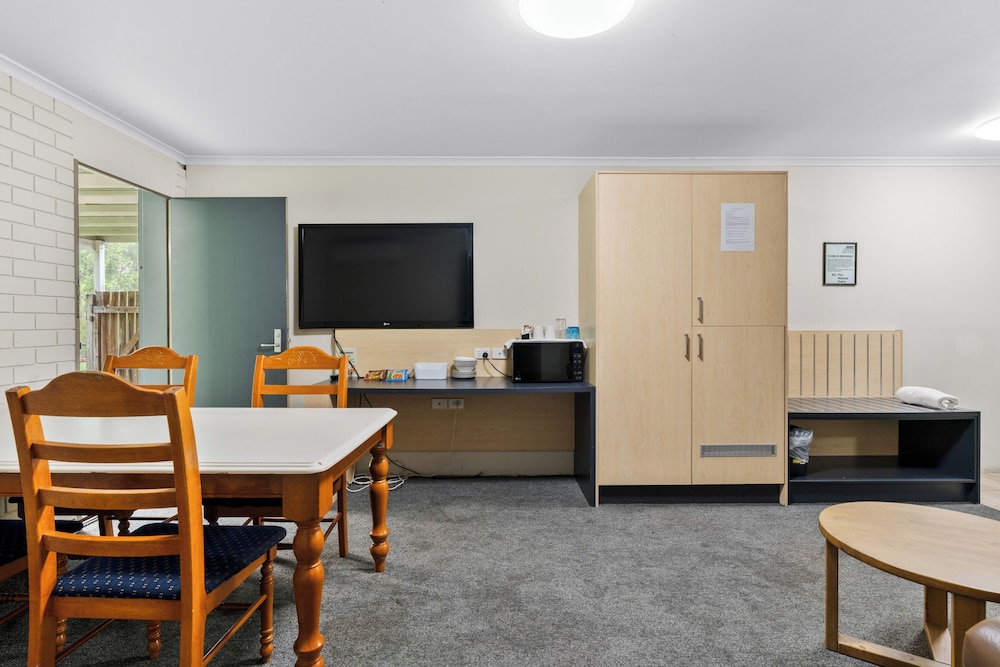 Morayfield Tavern Motel 24/28