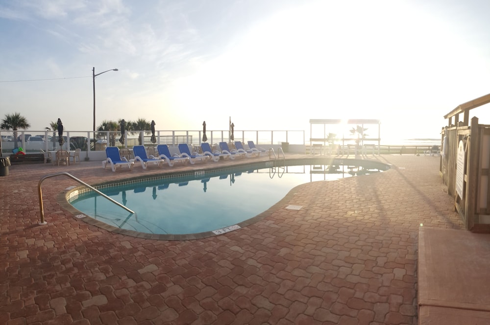 Cove Motel Oceanfront 37/46