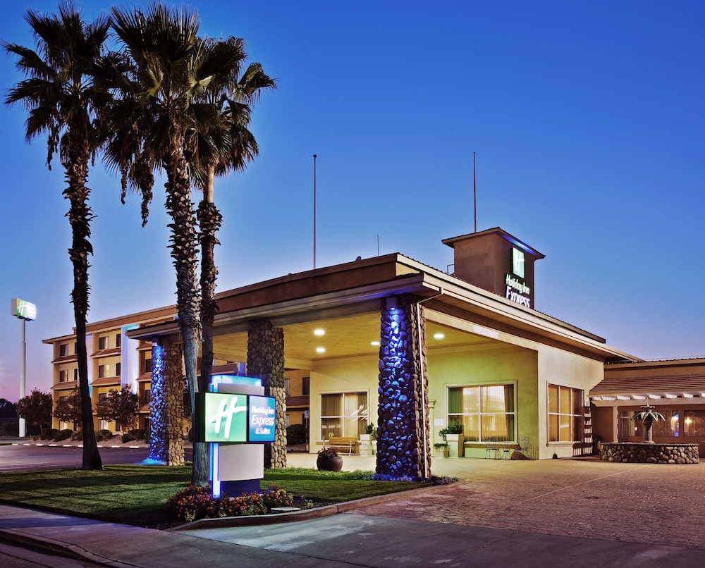 Holiday Inn Express Hotel & Suites Corning 5/45