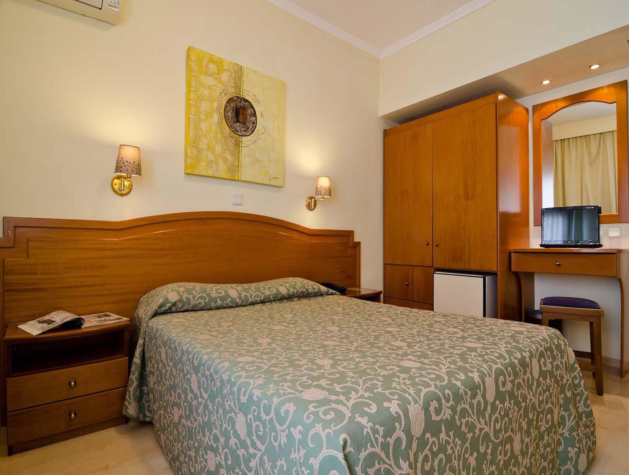 ROOM, SINGLE