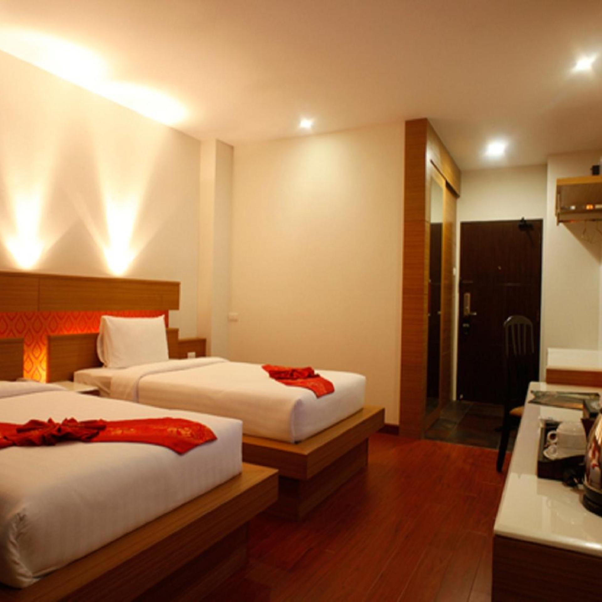 Standard, Twin Beds, No Window