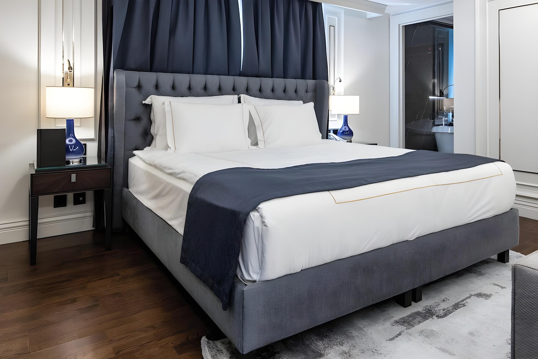 PREMIER, STUDIO, SUITE