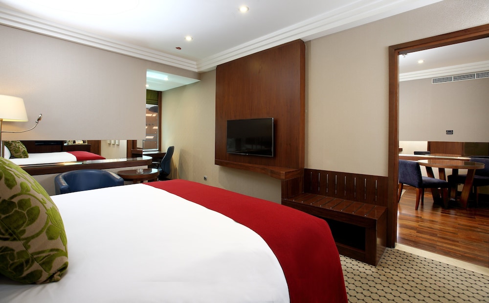 كراون بلازا الرياض منهال(Radisson Blu Hotel and Convention Center, Riyadh Minhal) 20/67