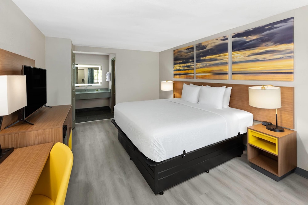 Room, King Bed, Kitchenette