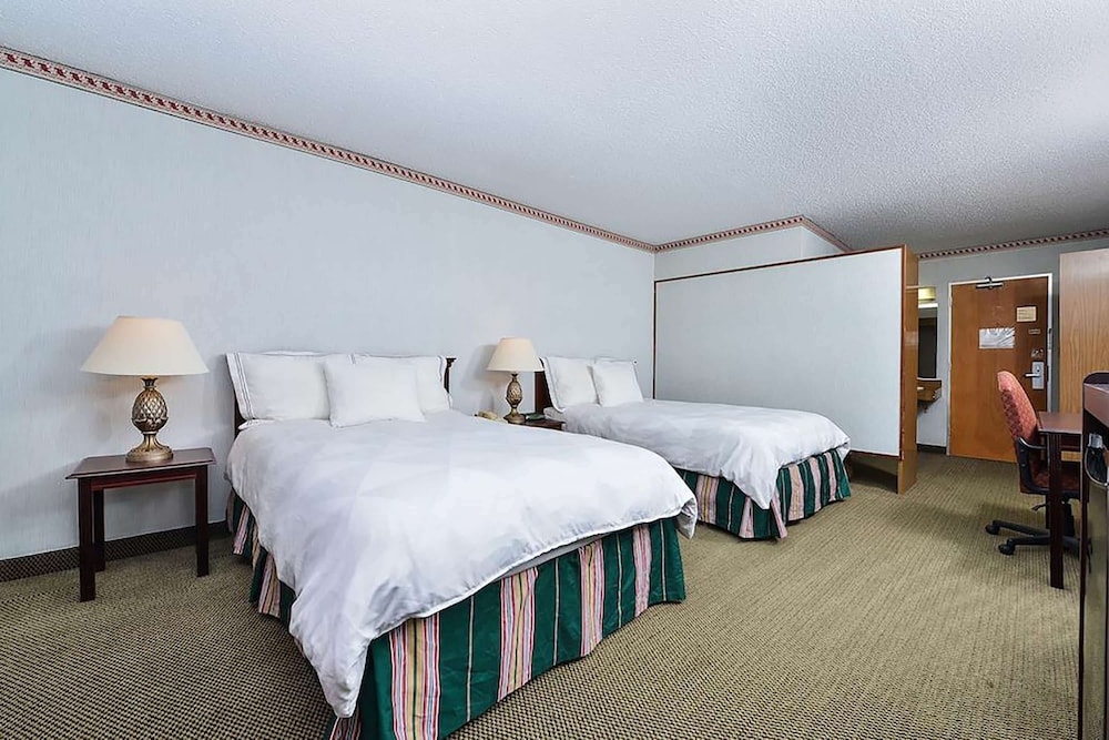 Travelodge by Wyndham Cleveland Airport 14/36