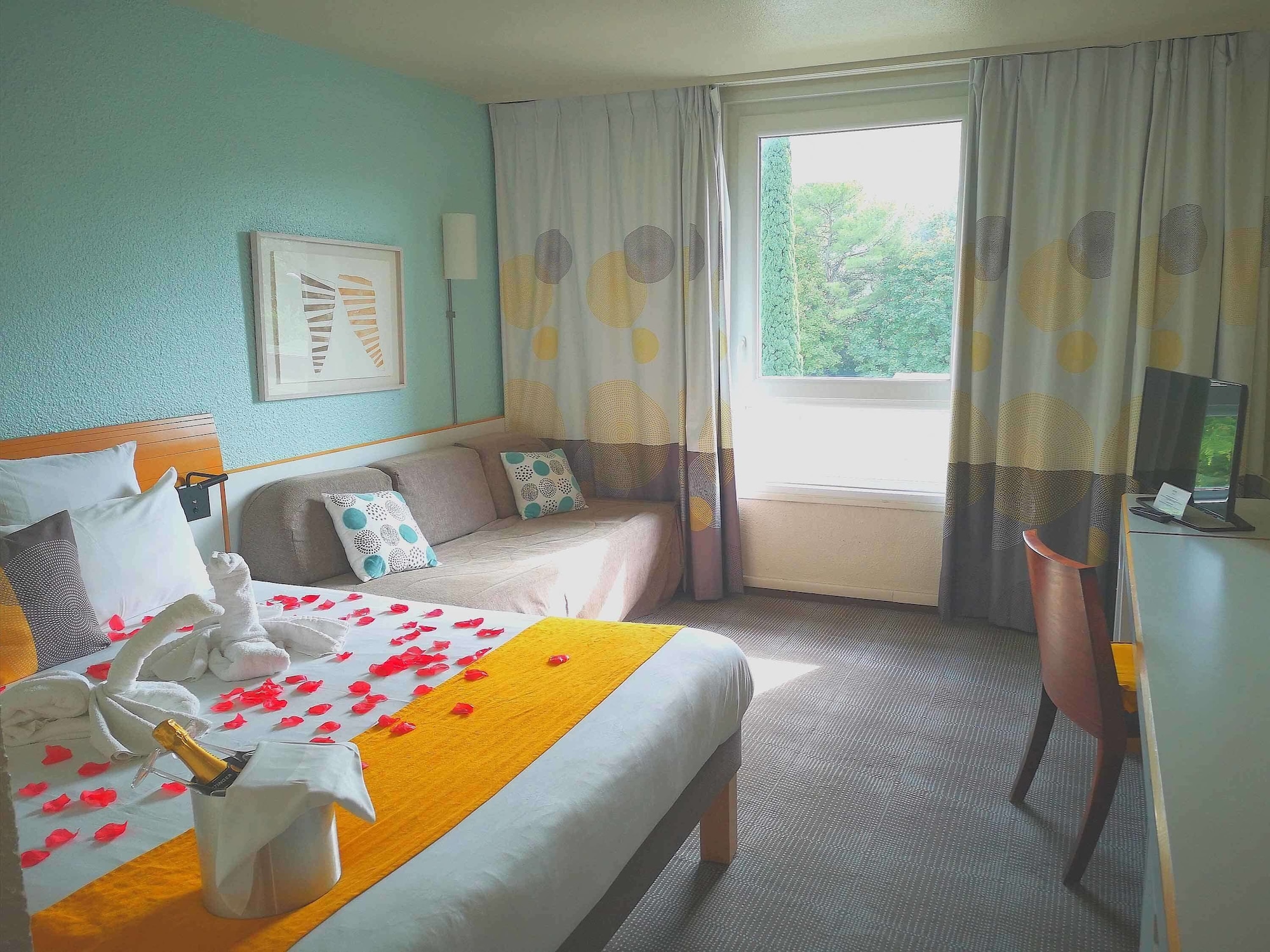 CLASSIC, DOUBLE BED, SOFA
