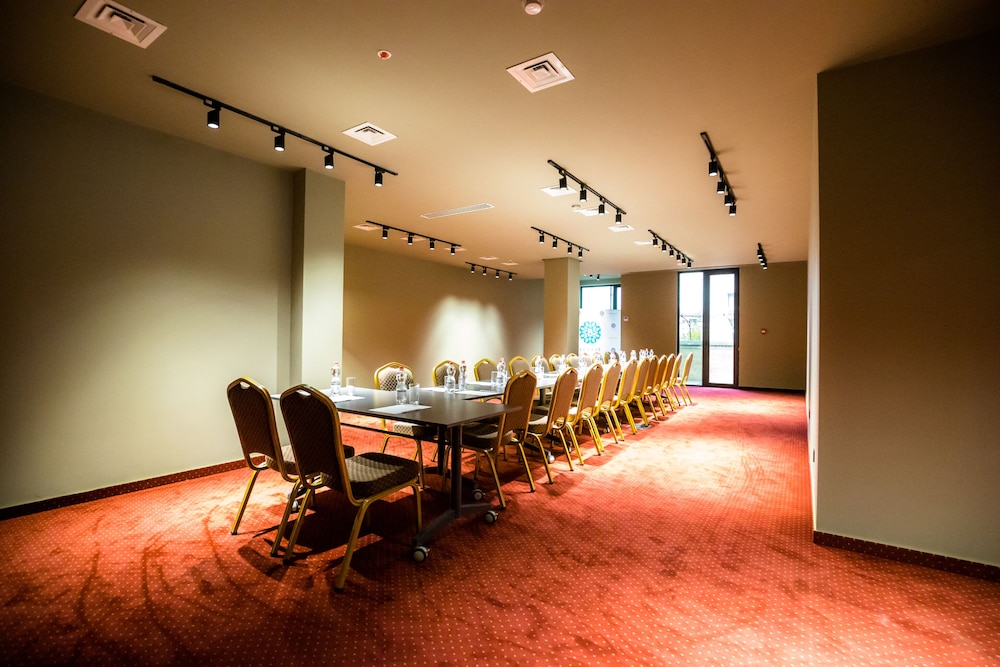 Brosse Garden Hotel 40/49