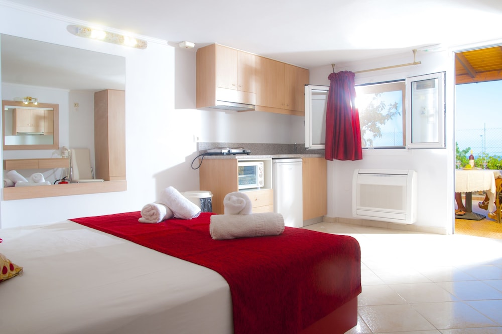 Lovenest, Studio, Queen Bed، Villa Medusa 7/8