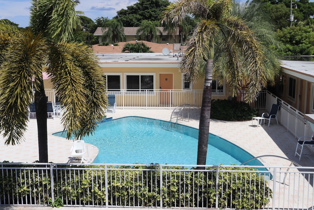 curtis inn and suites