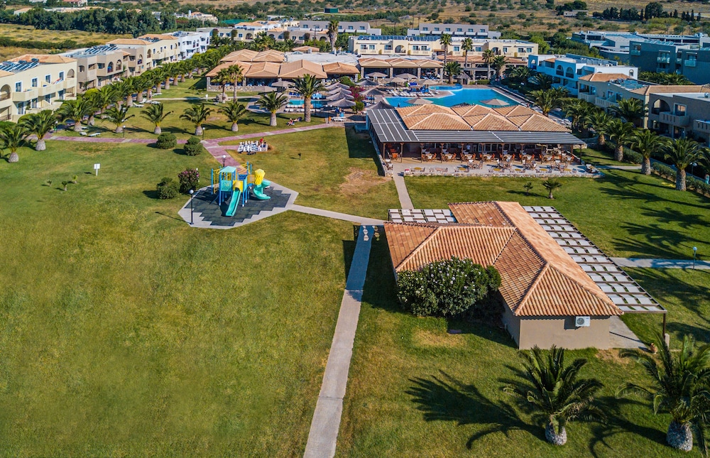 Akti Beach Club 32/50
