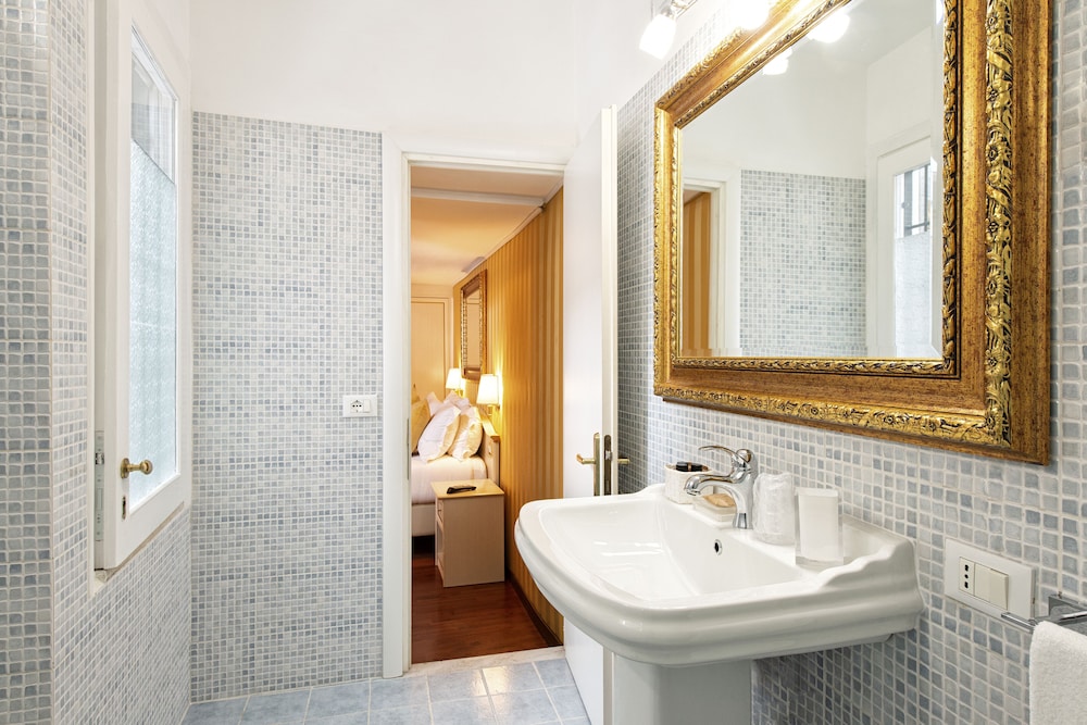 Canova Rooms 40/42