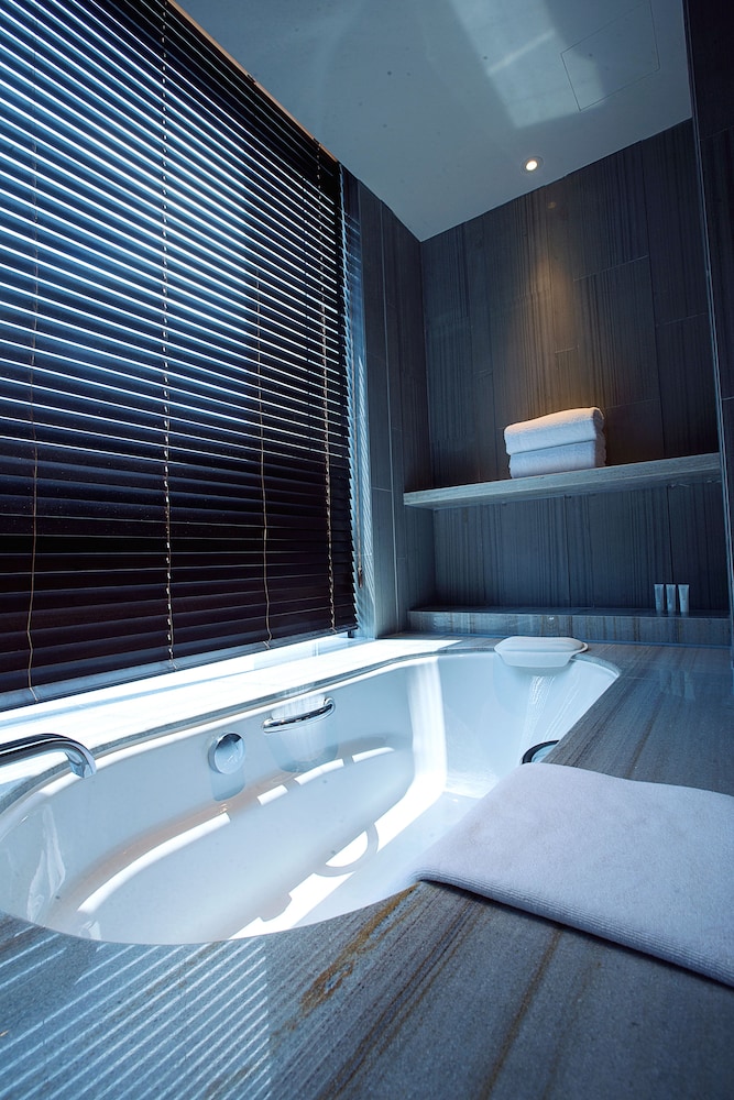 swimming pool spa