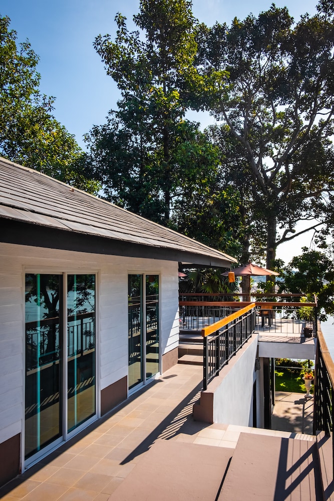 The River Resort 3/50