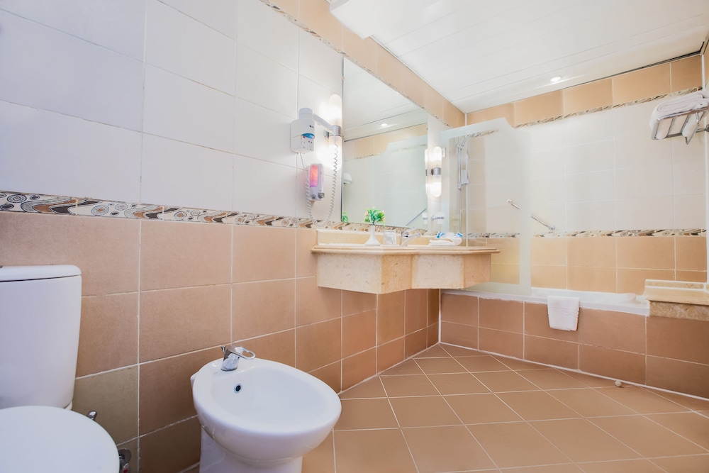 Royal Lagoons Aqua Park Resort And Spa 47/50
