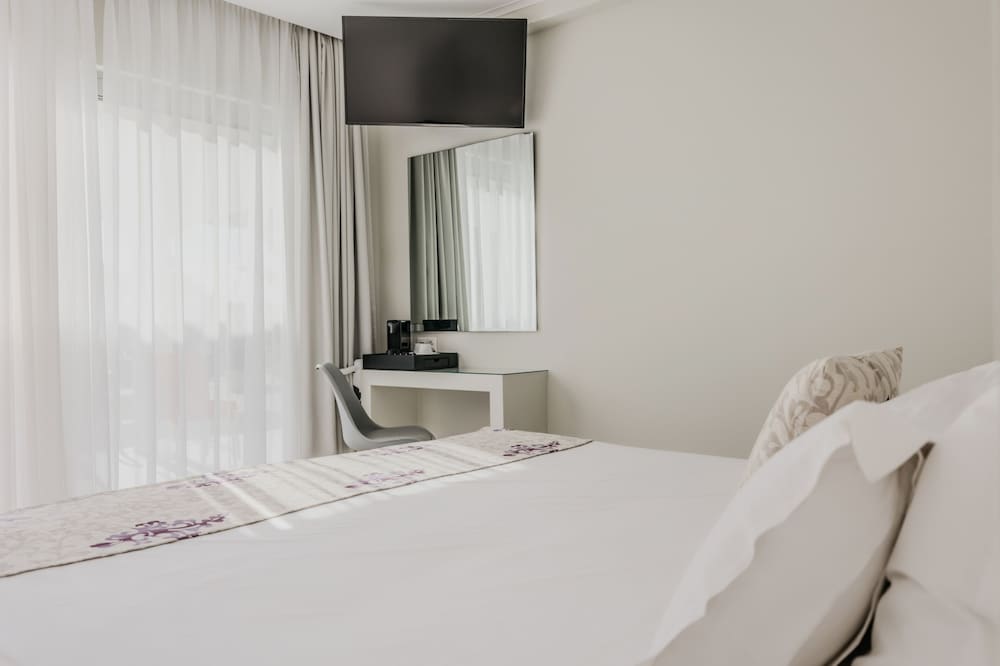 Superior, Twin Beds, Pool Access، Sunrise Zante - Adults Only Hotel 3/8