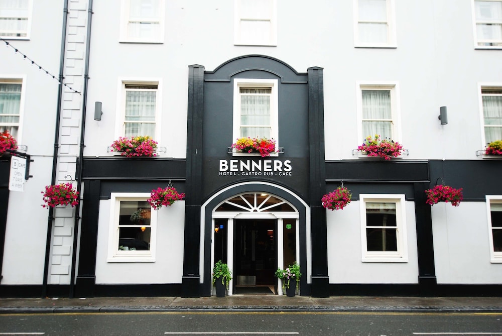 Benners Hotel 2/56
