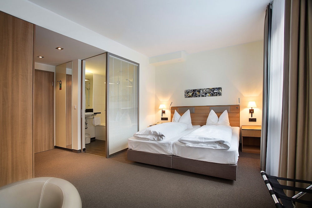 SUPERIOR, TRIPLE, MULTIPLE BEDS