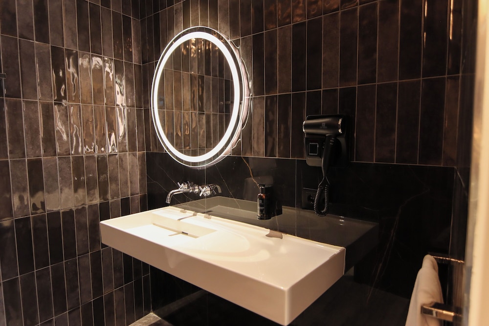 Silken Saaj Maar - Adults Only 55/56